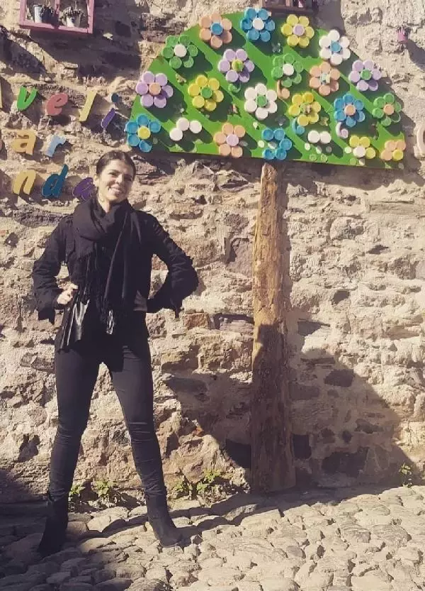 Hiç görmediği ve varisi olduğu tarihi kaleyi gezmek istiyor Hiç görmediği ve varisi olduğu tarihi kaleyi gezmek istiyor