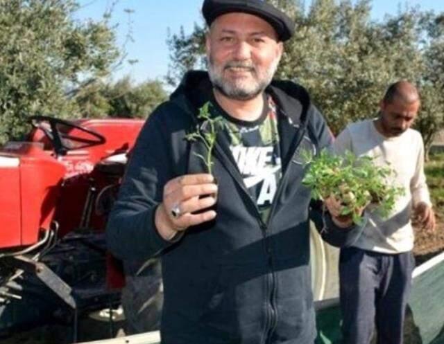 Hüsnü Şenlendirici kimdir? Hüsnü Şenlendirici hayatı ve biyografisi! Hüsnü Şenlendirici kaç yaşında, nereli? Hüsnü Şenlendirici Instagram hesabı ne? Hüsnü Şenlendirici kimdir? Hüsnü Şenlendirici hayatı ve biyografisi! Hüsnü Şenlendirici kaç yaşında, nereli? Hüsnü Şenlendirici Instagram hesabı ne?