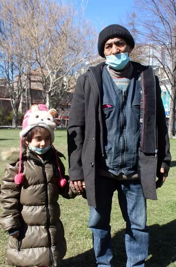 İki gün arayla ortadan kaybolan Gülsüm ve Sevda kardeşlerden haber alınamıyor (3) İki gün arayla ortadan kaybolan Gülsüm ve Sevda kardeşlerden haber alınamıyor (3)