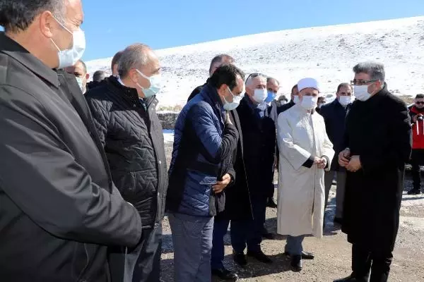 İran merkezli depremde hayatını kaybedenler için anma programı düzenlendi İran merkezli depremde hayatını kaybedenler için anma programı düzenlendi