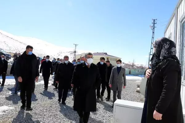 İran merkezli depremde hayatını kaybedenler için anma programı düzenlendi İran merkezli depremde hayatını kaybedenler için anma programı düzenlendi