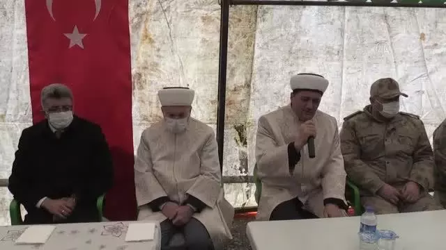 İran merkezli depremde hayatını kaybedenler için anma programı düzenlendi İran merkezli depremde hayatını kaybedenler için anma programı düzenlendi