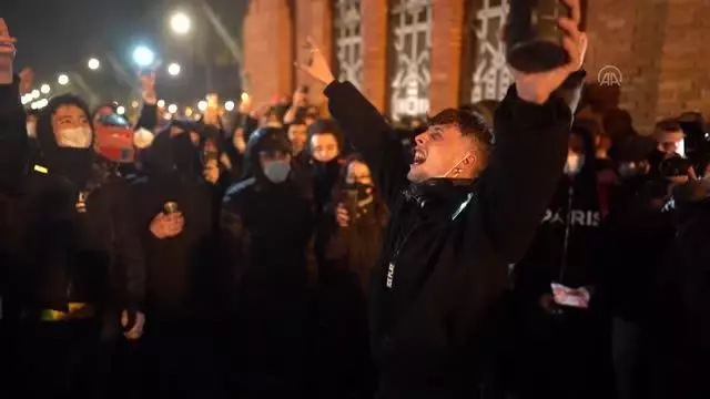 İspanya'da tutuklanan rap sanatçısı Hasel'e destek gösterileri 7. gününde sakin geçti İspanya'da tutuklanan rap sanatçısı Hasel'e destek gösterileri 7. gününde sakin geçti