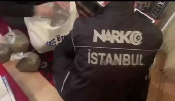 Son dakika haber! İSTANBUL'DA 11 İLÇEDE UYUŞTURUCU OPERASYONU: 17 GÖZALTI Son dakika haber! İSTANBUL'DA 11 İLÇEDE UYUŞTURUCU OPERASYONU: 17 GÖZALTI