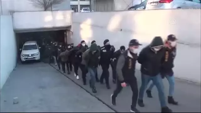 Son dakika haberi | İstanbul merkezli 'siber dolandırıcılık' operasyonunda yakalanan 35 şüpheli tutuklandı Son dakika haberi | İstanbul merkezli 'siber dolandırıcılık' operasyonunda yakalanan 35 şüpheli tutuklandı