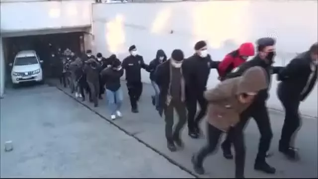 Son dakika haberi | İstanbul merkezli 'siber dolandırıcılık' operasyonunda yakalanan 35 şüpheli tutuklandı Son dakika haberi | İstanbul merkezli 'siber dolandırıcılık' operasyonunda yakalanan 35 şüpheli tutuklandı