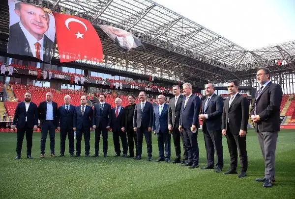 Son dakika haberi! İzmir'de kulüp başkanlarından örnek tablo Son dakika haberi! İzmir'de kulüp başkanlarından örnek tablo