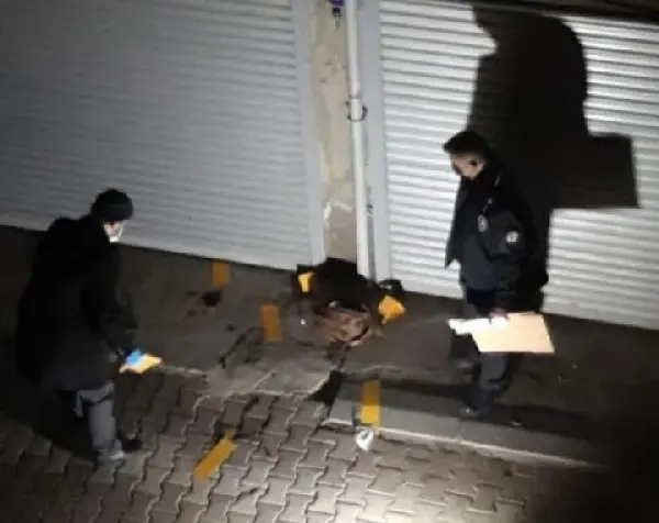 İzmir'de, yol ortasında mesai arkadaşını öldüren şüpheli yakalandı İzmir'de, yol ortasında mesai arkadaşını öldüren şüpheli yakalandı