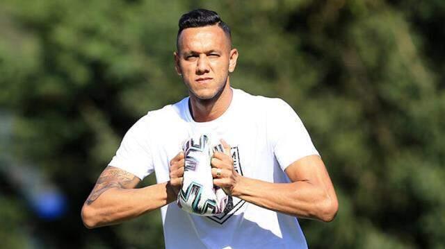 Josef de Souza said he received offers from Galatasaray and Fenerbahçe at the beginning of the season.