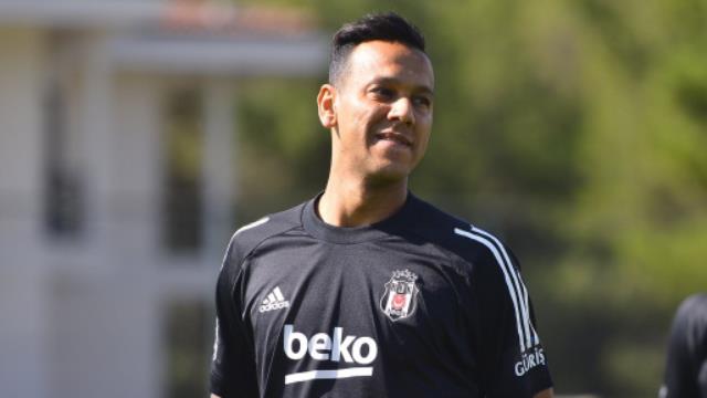 Josef de Souza said he received offers from Galatasaray and Fenerbahçe at the beginning of the season.