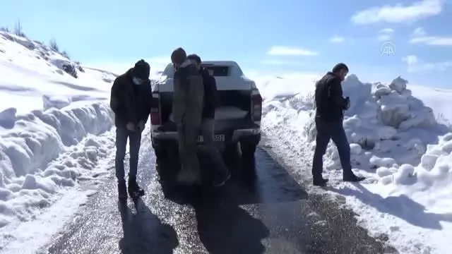 Kanatlı hayvanlar için doğaya yem bırakıldı Kanatlı hayvanlar için doğaya yem bırakıldı
