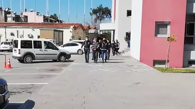 Son dakika haber! Adana'da kavgada yeğenini tüfekle öldürdüğü öne sürülen zanlı ile eşi tutuklandı Son dakika haber! Adana'da kavgada yeğenini tüfekle öldürdüğü öne sürülen zanlı ile eşi tutuklandı