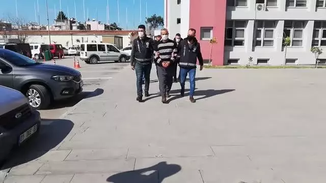Son dakika haber! Adana'da kavgada yeğenini tüfekle öldürdüğü öne sürülen zanlı ile eşi tutuklandı Son dakika haber! Adana'da kavgada yeğenini tüfekle öldürdüğü öne sürülen zanlı ile eşi tutuklandı