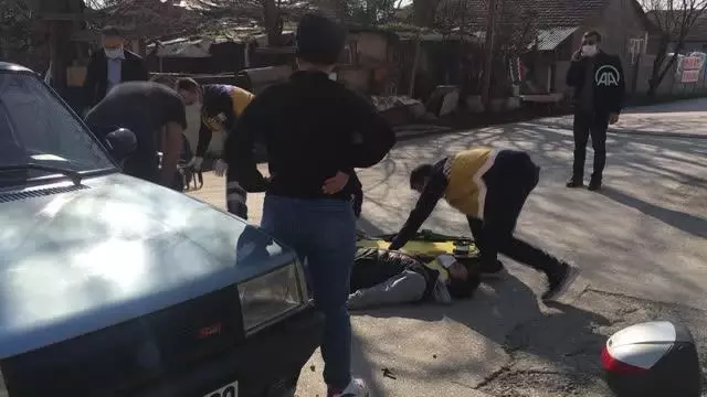 Son dakika haberi: Kaza yapan motosikletlinin yardımına olay yerinden geçen İl Sağlık Müdürü yetişti Son dakika haberi: Kaza yapan motosikletlinin yardımına olay yerinden geçen İl Sağlık Müdürü yetişti