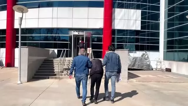 Kendini polis olarak tanıtıp yaşlı adamın cep telefonunu gasbeden şüpheli tutuklandı