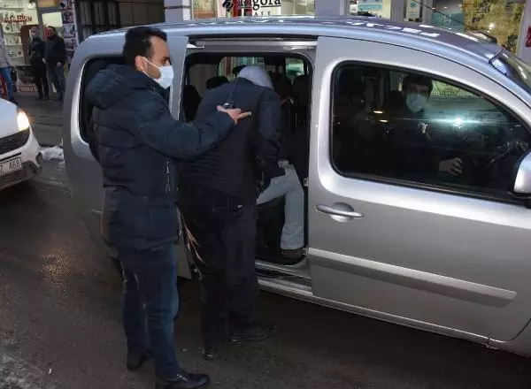Kiraladıkları dairede kumar oynayan 15 kişiye gözaltı