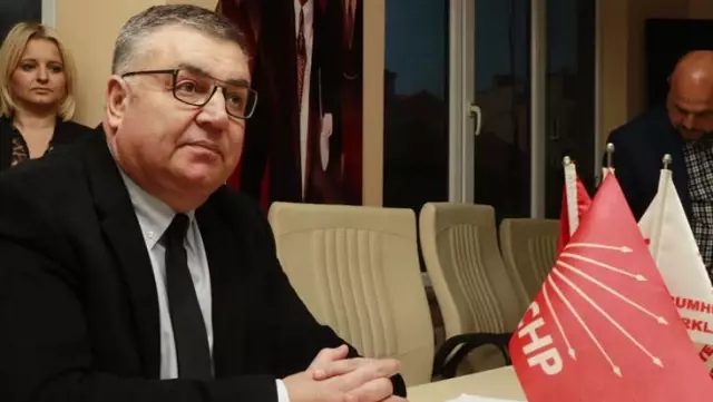 Aday gösterilmeyince Kılıçdaroğlu'nu topa tutan Siyam Kesimoğlu, CHP'ye geri döndü Aday gösterilmeyince Kılıçdaroğlu'nu topa tutan Siyam Kesimoğlu, CHP'ye geri döndü