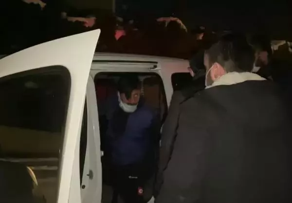 Kısıtlamada kaçarken yakalanan şüphelinin üzerindeki anahtar araç hırsızlığını ortaya çıkardı Kısıtlamada kaçarken yakalanan şüphelinin üzerindeki anahtar araç hırsızlığını ortaya çıkardı