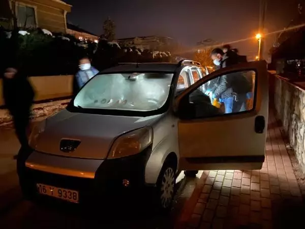 Kısıtlamada kaçarken yakalanan şüphelinin üzerindeki anahtar araç hırsızlığını ortaya çıkardı Kısıtlamada kaçarken yakalanan şüphelinin üzerindeki anahtar araç hırsızlığını ortaya çıkardı