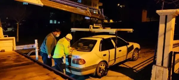 Son dakika haberi: Kısıtlamada, polisten kaçan ehliyetsiz ve alkollü sürücüye 9 bin 300 lira ceza Son dakika haberi: Kısıtlamada, polisten kaçan ehliyetsiz ve alkollü sürücüye 9 bin 300 lira ceza