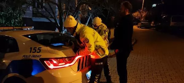 Son dakika haberi: Kısıtlamada, polisten kaçan ehliyetsiz ve alkollü sürücüye 9 bin 300 lira ceza Son dakika haberi: Kısıtlamada, polisten kaçan ehliyetsiz ve alkollü sürücüye 9 bin 300 lira ceza