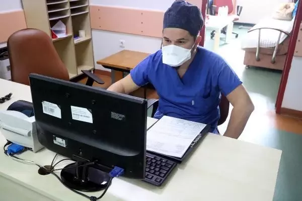 Koronavirüsü yenen anestezi teknikeri: 10 gün, 10 yıl gibi geldi Koronavirüsü yenen anestezi teknikeri: 10 gün, 10 yıl gibi geldi