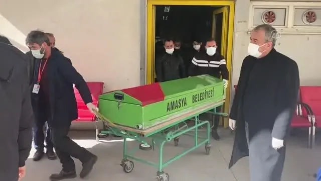 Amasya'da Kovid-19'a yakalanan ve 6 aylık bebeği sezaryenle alınan kadın öldü Amasya'da Kovid-19'a yakalanan ve 6 aylık bebeği sezaryenle alınan kadın öldü
