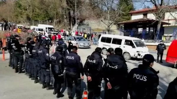 Karabük merkezli 8 ildeki suç örgütü operasyonunda 12 şüpheli tutuklandı Karabük merkezli 8 ildeki suç örgütü operasyonunda 12 şüpheli tutuklandı