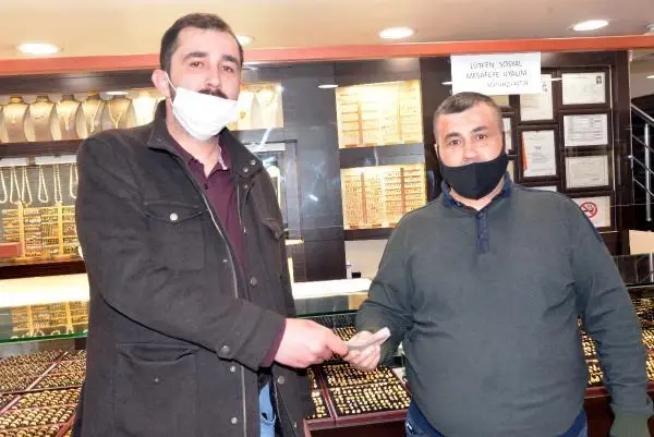Kuyumcunun yanlışlıkla fazla verdiği 10 bin 800 lirayı iade etti Kuyumcunun yanlışlıkla fazla verdiği 10 bin 800 lirayı iade etti
