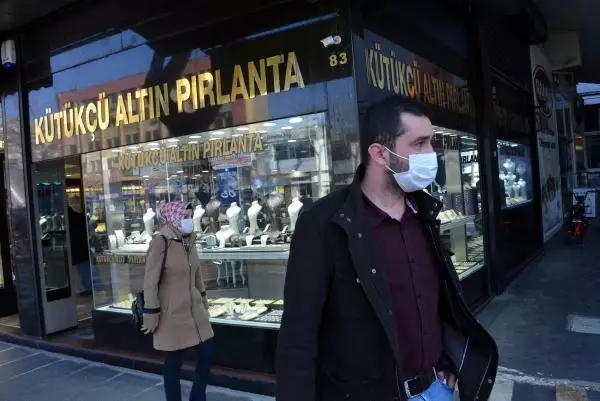 Kuyumcunun yanlışlıkla fazla verdiği 10 bin 800 lirayı iade etti Kuyumcunun yanlışlıkla fazla verdiği 10 bin 800 lirayı iade etti