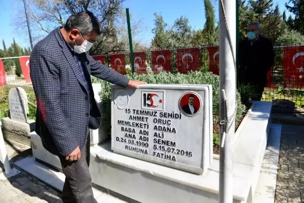 Şehit olan polis memuru kardeşlerin mezar taşları kırıldığını gören babadan duygusal sözler: Evlatsız yaşanır, ama vatansız yaşanmaz Şehit olan polis memuru kardeşlerin mezar taşları kırıldığını gören babadan duygusal sözler: Evlatsız yaşanır, ama vatansız yaşanmaz