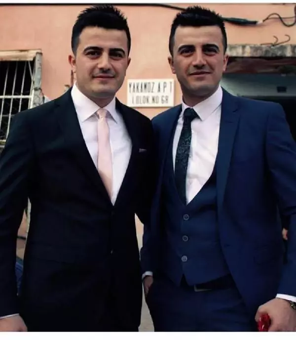 Şehit olan polis memuru kardeşlerin mezar taşları kırıldığını gören babadan duygusal sözler: Evlatsız yaşanır, ama vatansız yaşanmaz Şehit olan polis memuru kardeşlerin mezar taşları kırıldığını gören babadan duygusal sözler: Evlatsız yaşanır, ama vatansız yaşanmaz