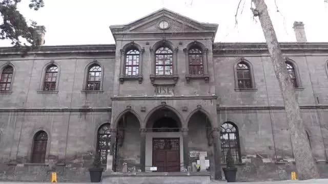 Son dakika... Milli mücadeledeki çocuk kahramanların 'Taş Mektep'i 470 bin ziyaretçi ağırladı Son dakika... Milli mücadeledeki çocuk kahramanların 'Taş Mektep'i 470 bin ziyaretçi ağırladı