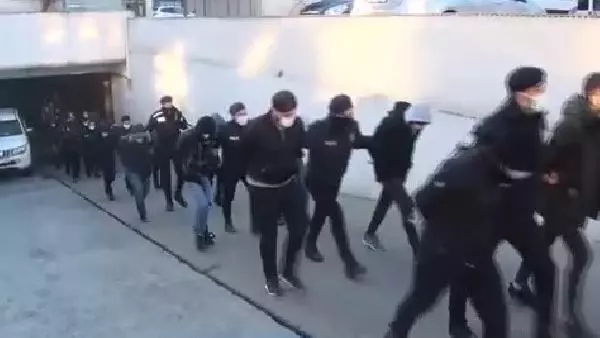 'MOBİL BANKACILIK' DOLANDIRICILIĞI: 35 ŞÜPHELİ TUTUKLANDI 'MOBİL BANKACILIK' DOLANDIRICILIĞI: 35 ŞÜPHELİ TUTUKLANDI