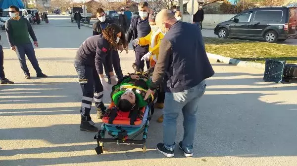 Motosikletin otomobille çarpıştığı kaza kamerada