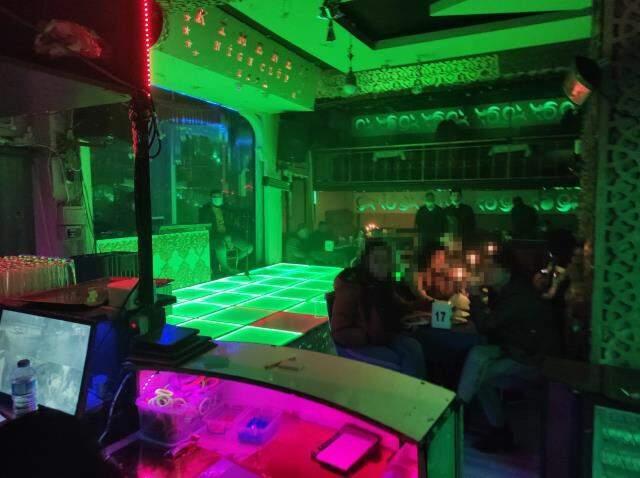 Mühürlenen mekanda eğlenceye devam ettiler: 71 kişiye 447 bin TL ceza Mühürlenen mekanda eğlenceye devam ettiler: 71 kişiye 447 bin TL ceza