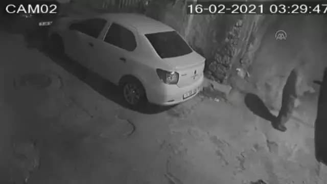 Otomobil ve tırdan yapılan hırsızlık güvenlik kameralarına yansıdı Otomobil ve tırdan yapılan hırsızlık güvenlik kameralarına yansıdı