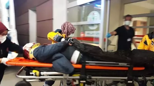 Otomobilin park halindeki araçlara çarptığı kaza kamerada Otomobilin park halindeki araçlara çarptığı kaza kamerada