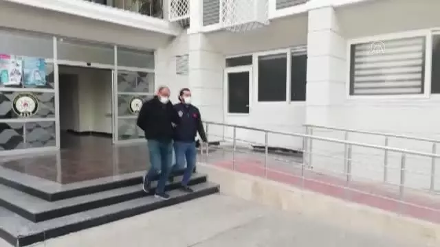 Polis kıyafeti giyen zanlı uyuşturucuyla yakalandı Polis kıyafeti giyen zanlı uyuşturucuyla yakalandı