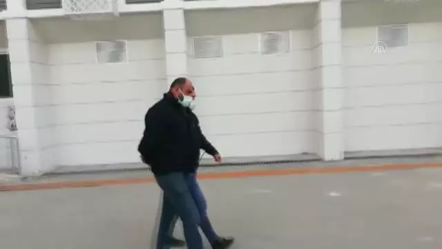 Polis kıyafeti giyen zanlı uyuşturucuyla yakalandı Polis kıyafeti giyen zanlı uyuşturucuyla yakalandı