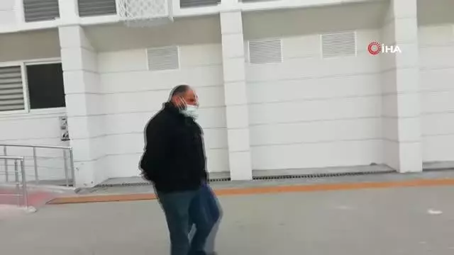 Polis yeleğiyle çevirmeye girdi, sahte polis olduğu ortaya çıktı Polis yeleğiyle çevirmeye girdi, sahte polis olduğu ortaya çıktı