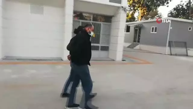 Polis yeleğiyle çevirmeye girdi, sahte polis olduğu ortaya çıktı Polis yeleğiyle çevirmeye girdi, sahte polis olduğu ortaya çıktı