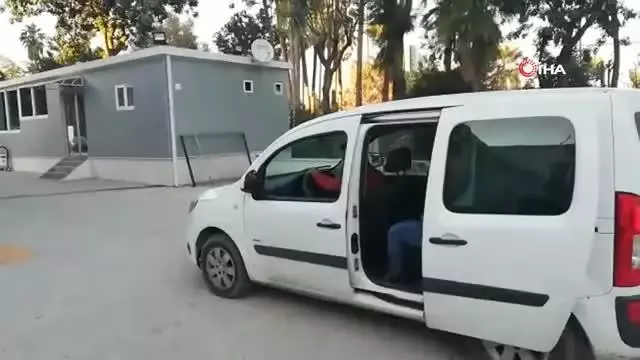 Polis yeleğiyle çevirmeye girdi, sahte polis olduğu ortaya çıktı Polis yeleğiyle çevirmeye girdi, sahte polis olduğu ortaya çıktı