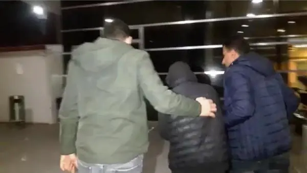 'Polisim' yalanıyla hırsızlık yapan şüpheli yakalandı 'Polisim' yalanıyla hırsızlık yapan şüpheli yakalandı