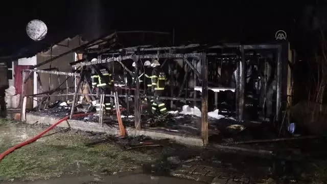 Prefabrik evde çıkan yangın sebebiyle kullanılamaz hale geldi