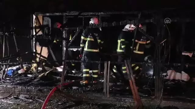 Prefabrik evde çıkan yangın sebebiyle kullanılamaz hale geldi