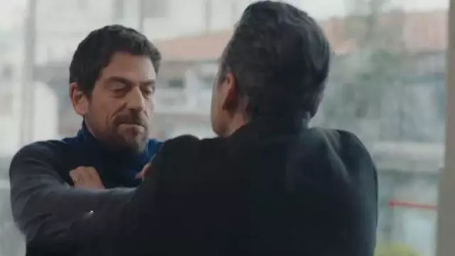 Sadakatsiz'in 19. bölüm 2. fragmanı yayınlandı! Sinan ve Volkan yumruk yumruğa kavga ediyor Sadakatsiz'in 19. bölüm 2. fragmanı yayınlandı! Sinan ve Volkan yumruk yumruğa kavga ediyor