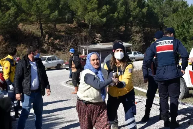 Traktör uçuruma yuvarlandı, ölenlerin yakınları olay yerinde sinir krizi geçirdi Traktör uçuruma yuvarlandı, ölenlerin yakınları olay yerinde sinir krizi geçirdi