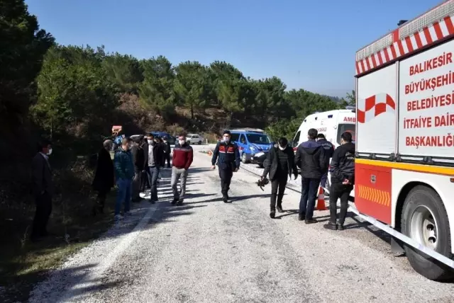 Traktör uçuruma yuvarlandı, ölenlerin yakınları olay yerinde sinir krizi geçirdi Traktör uçuruma yuvarlandı, ölenlerin yakınları olay yerinde sinir krizi geçirdi