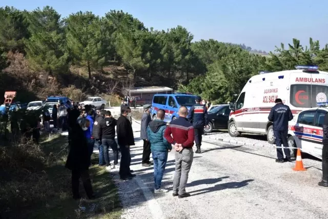 Traktör uçuruma yuvarlandı, ölenlerin yakınları olay yerinde sinir krizi geçirdi Traktör uçuruma yuvarlandı, ölenlerin yakınları olay yerinde sinir krizi geçirdi